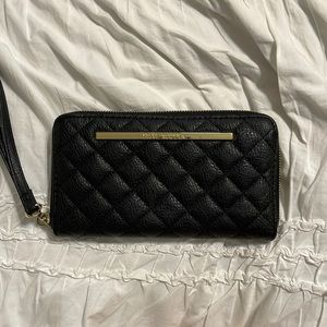 COPY - STEVE MADDEN wristlet